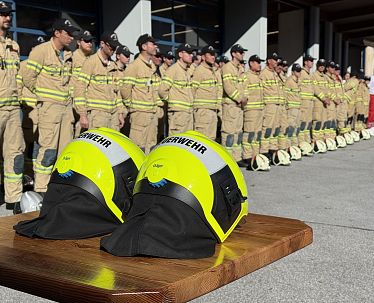 2410_Feuerwehr_Helme_(c)_FeuerwehrKufstein_102853045_iOS